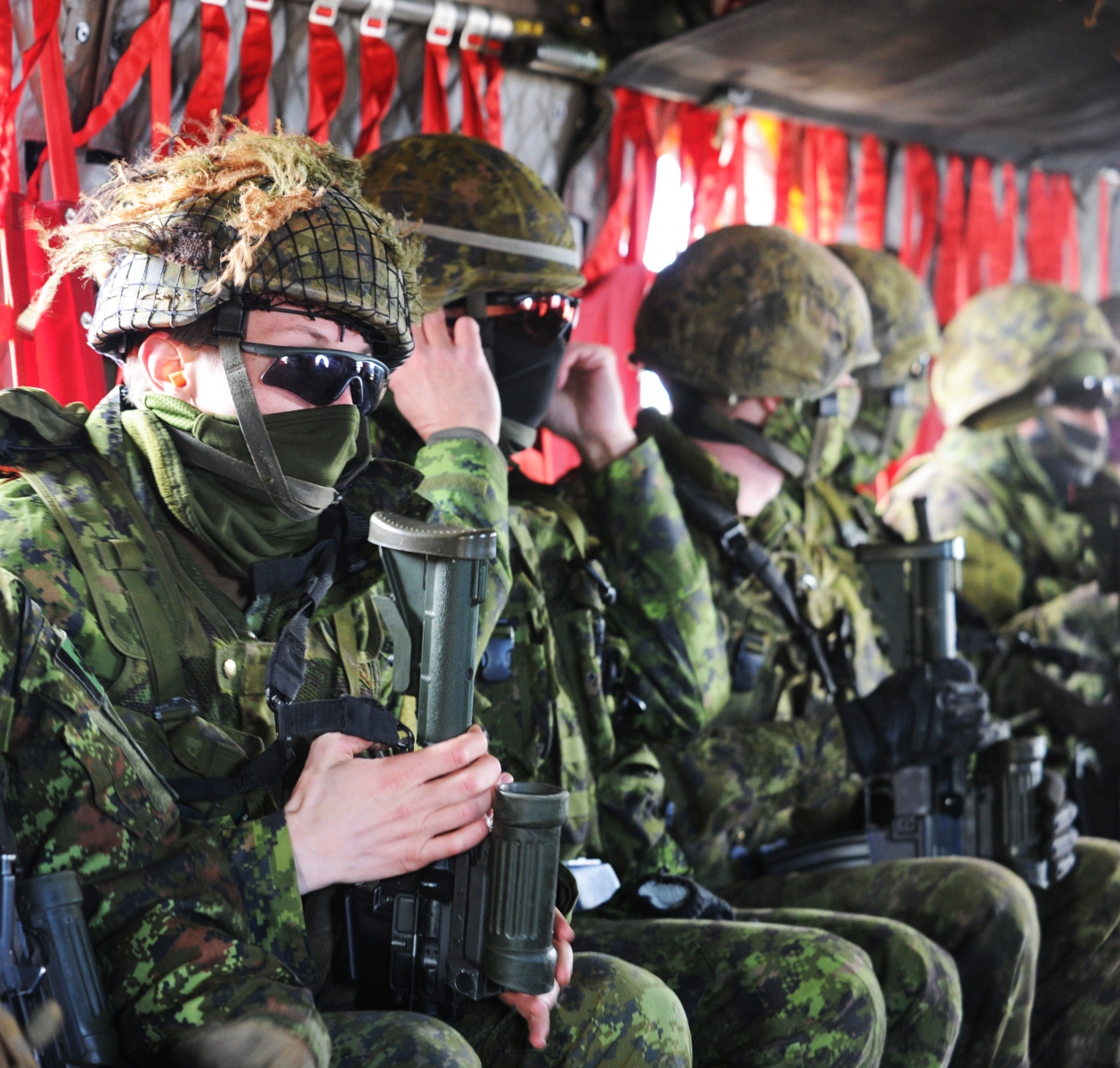 Members of the Canadian Army Reserve and Royal Canadian Air Force  participated in Exercise AUTUMN GUNNER on October 17, 2020 at 4th Canadian Division Training Centre in Meaford, Ontario. Imagery: Lt(N) Andrew McLaughlin, Public Affairs Officer, 31 Canadian Brigade Group/Department of National Defence (2020). LX07-2020-017 // Des membres de la Réserve de l’Armée canadienne et de l’Aviation royale du Canada ont participé à l’exercice AUTUMN GUNNER le 17 octobre 2020 au Centre d’entraînement de la 4e Division canadienne à Meaford, en Ontario. Photos : Ltv Andrew McLaughlin, officier des affaires publiques, 31 Groupe-brigade du Canada/ministère de la Défense nationale (2020). LX07-2020-017