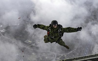 Paratrooper Airborne With The Armys Advanced Warfare Centre Canadian Army Today